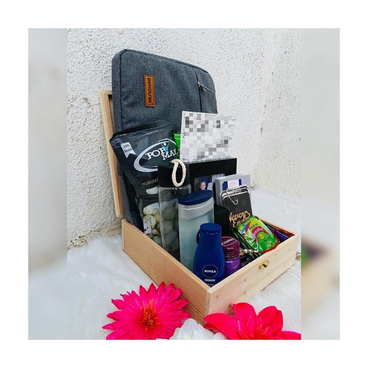 Customised hampers with box
